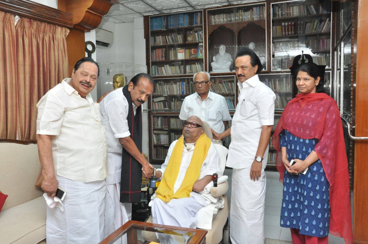 நீண்ட நாட்களுக்கு பிறகு அண்ணனை சந்தித்த தம்பி!